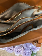 Load image into Gallery viewer, TORY BURCH TOTE BAG (Camel)