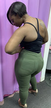 Load image into Gallery viewer, FLATTER ME JEANS (OLIVE)