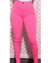 Load image into Gallery viewer, FLATTER ME JEANS (HOT PINK)
