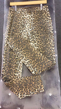 Load image into Gallery viewer, FLATTER ME (CHEETAH-JEANS)
