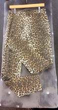 Load image into Gallery viewer, FLATTER ME (CHEETAH-JEANS)
